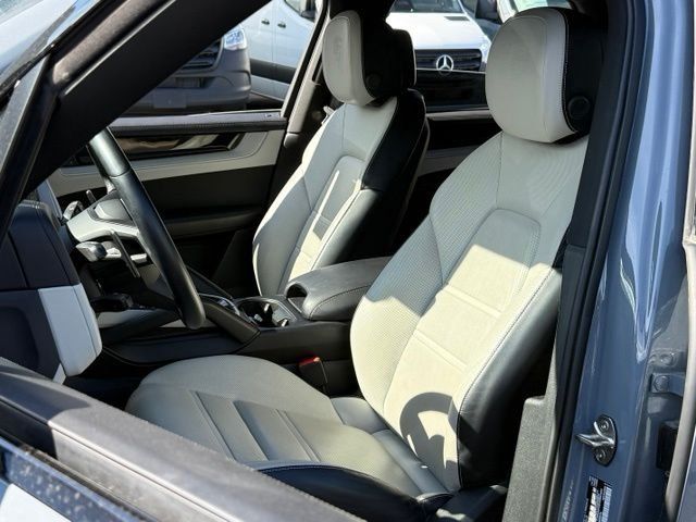 Used 2024 Porsche Cayenne AWD/4WD image 5