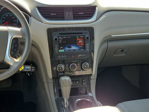 Used 2013 Chevrolet Traverse LT FWD image 25