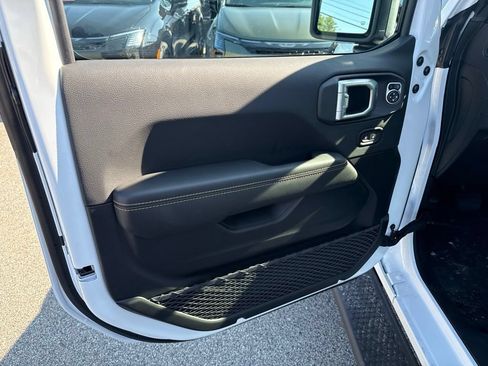 New 2026 Jeep Wrangler Unlimited Sahara AWD/4WD image 17