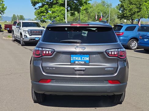 Used 2023 Jeep Compass Latitude w/ Sun and Sound Group AWD/4WD image 13
