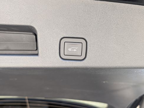 Used 2024 GMC Acadia Denali w/ Super Cruise Package image 21