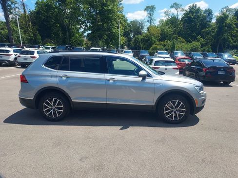 Used 2020 Volkswagen Tiguan SE w/ Panoramic Sunroof Package AWD/4WD image 8