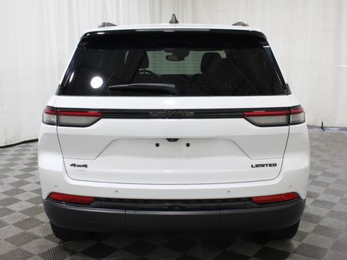 Used 2024 Jeep Grand Cherokee Limited w/ Black Appearance Package AWD/4WD image 29