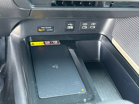 Used 2025 Toyota Camry SE w/ Convenience Package AWD/4WD image 27