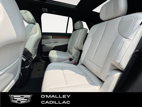 New 2026 Cadillac Vistiq Luxury w/ LPO, Floor Liner Package image 11