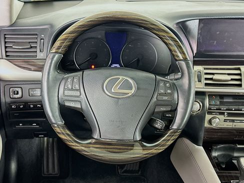 Used 2017 Lexus LS 460 w/ Comfort Package RWD image 18