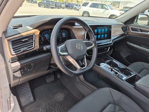Used 2024 Volkswagen Atlas SE FWD image 10