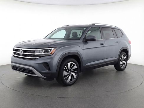 Used 2024 Volkswagen Atlas SE image 3