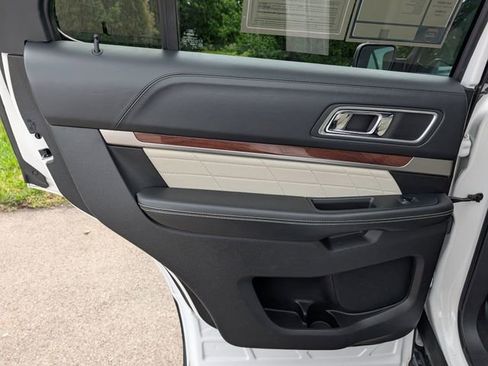 Used 2017 Ford Explorer Platinum AWD/4WD image 36