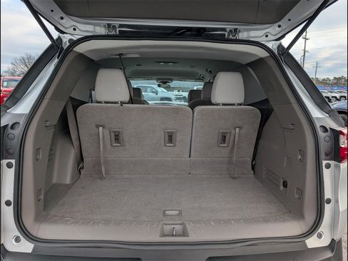 Used 2021 Chevrolet Traverse LT image 22