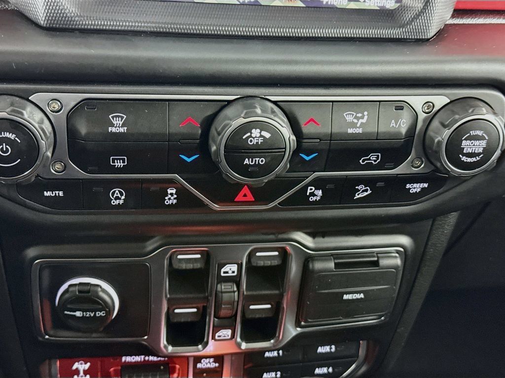 Used 2021 Jeep Wrangler Unlimited Rubicon w/ Uconnect 4C Nav & Sound Group AWD/4WD image 17