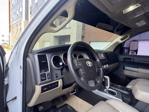 Used 2010 Toyota Tundra 4x4 CrewMax image 16