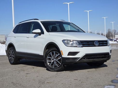 Used 2020 Volkswagen Tiguan SE image 2