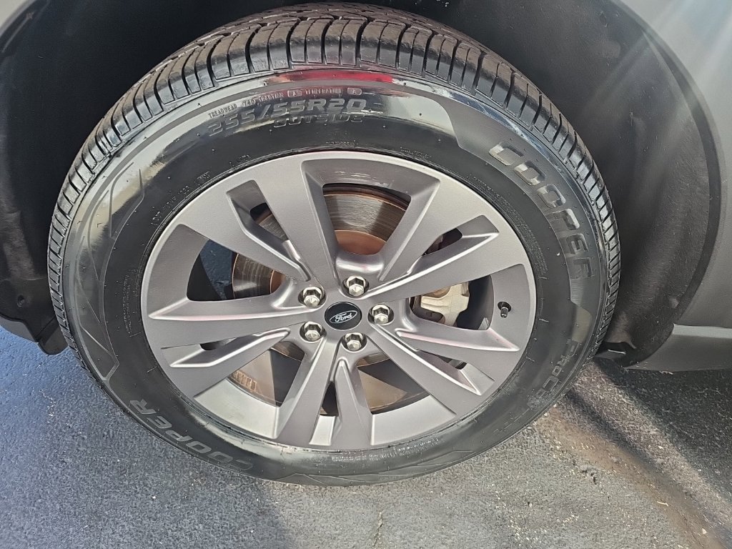 Used 2022 Ford Explorer XLT w/ Equipment Group 202A AWD/4WD image 8