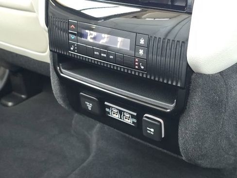 Used 2023 Jeep Wagoneer Series III w/ Preferred Equipment Group image 21