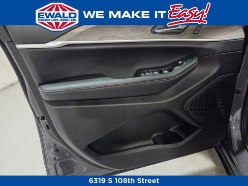 New 2025 Jeep Grand Cherokee L Limited AWD/4WD image 11