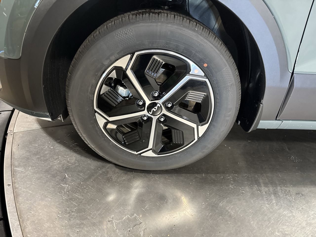 New 2026 Kia Niro EX FWD image 13
