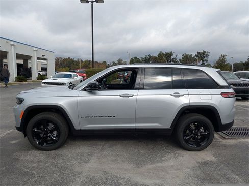 New 2025 Jeep Grand Cherokee Altitude image 6