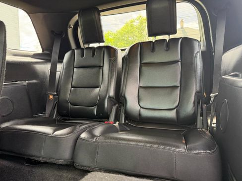 Used 2016 Ford Explorer XLT w/ Equipment Group 202A AWD/4WD image 9