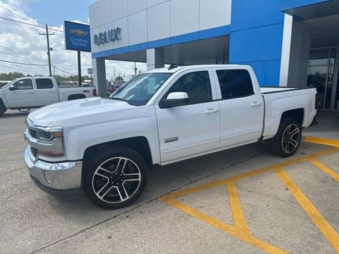 Used 2018 Chevrolet Silverado 1500 LT w/ Texas Edition image 29