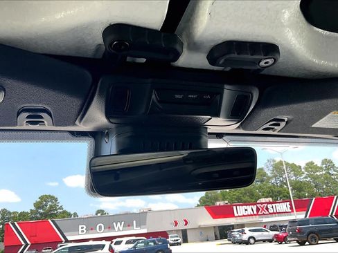 Used 2025 Jeep Gladiator Mojave AWD/4WD image 36