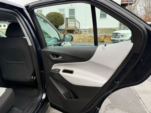 Used 2021 Chevrolet Equinox LS image 17
