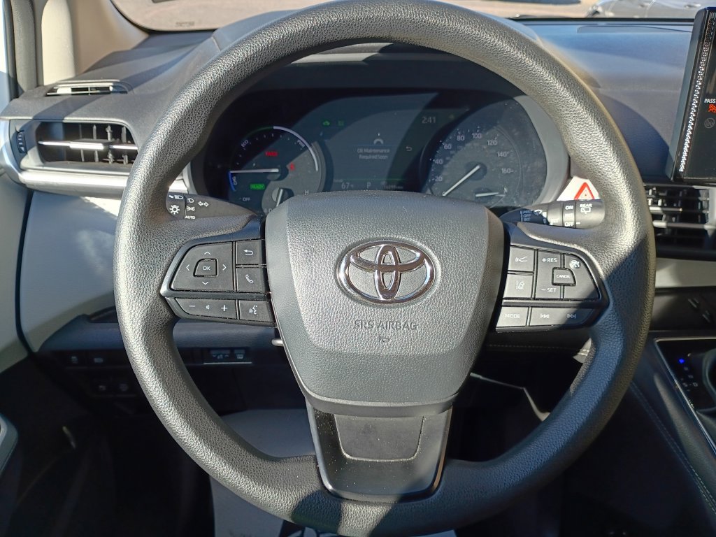 Used 2025 Toyota Sienna LE FWD image 26