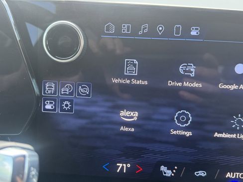 Used 2024 Chevrolet Equinox EV LT AWD/4WD image 16