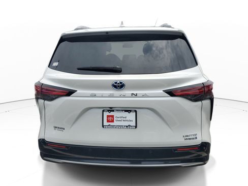 Used 2024 Toyota Sienna Limited FWD image 6