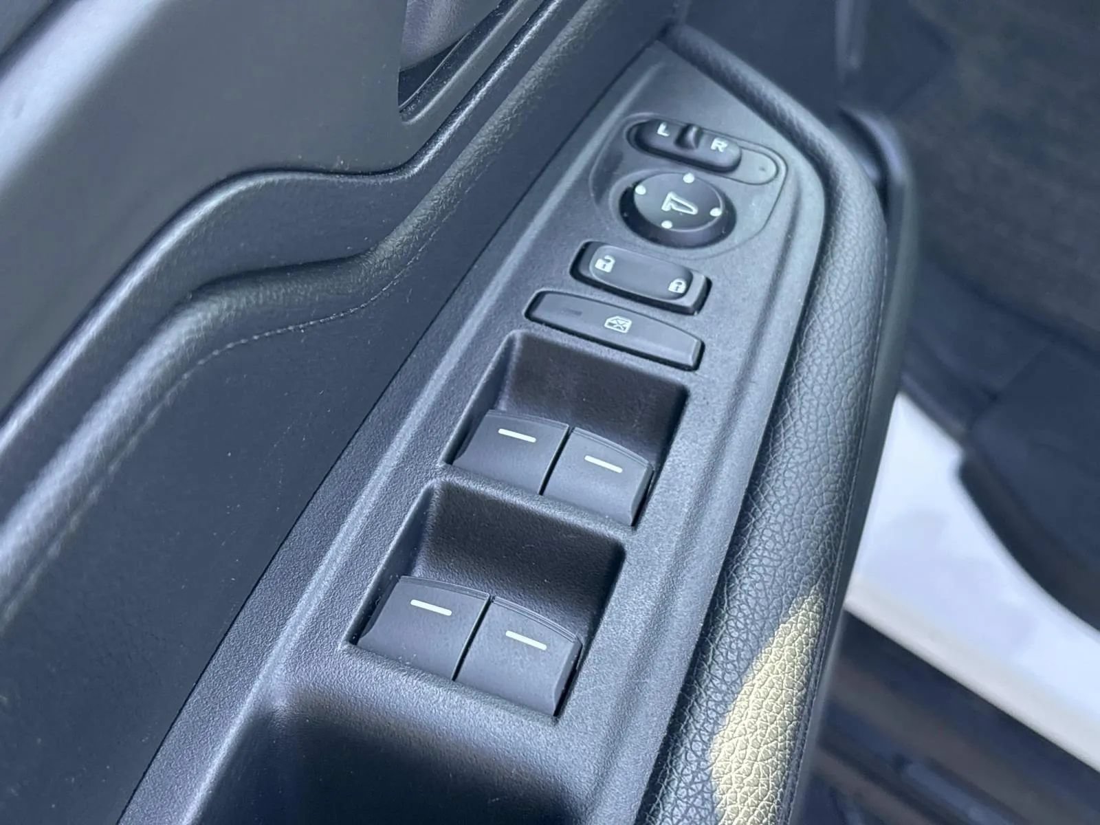 Used 2025 Honda Odyssey EX-L image 17