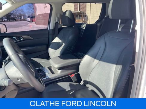 Used 2025 Kia Carnival SX Prestige image 19