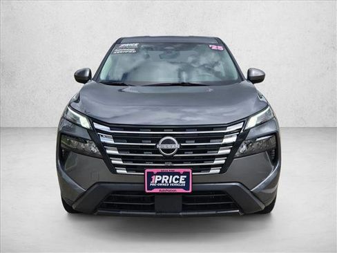 Used 2025 Nissan Rogue SV FWD image 2