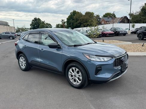 Used 2024 Ford Escape Active AWD/4WD image 2