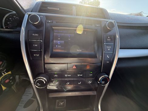 Used 2015 Toyota Camry SE FWD image 17