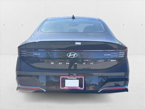 New 2025 Hyundai Sonata Limited image 8
