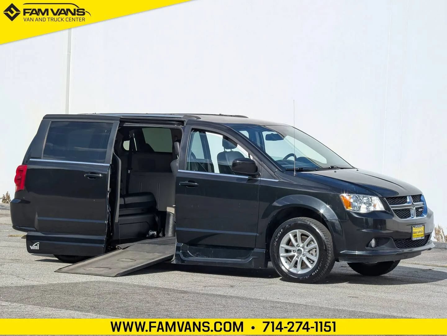 Used 2019 Dodge Grand Caravan SXT FWD image 1