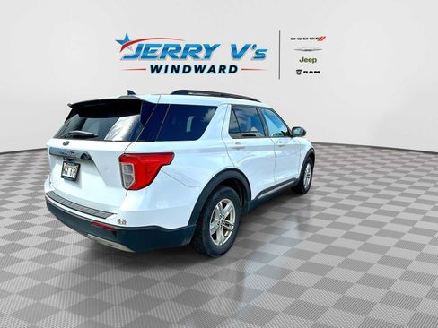 Used 2023 Ford Explorer XLT w/ Equipment Group 202A image 8