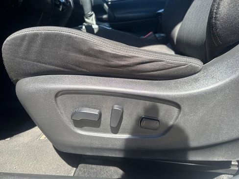 Used 2019 Nissan Rogue SV w/ Premium Package AWD/4WD image 31