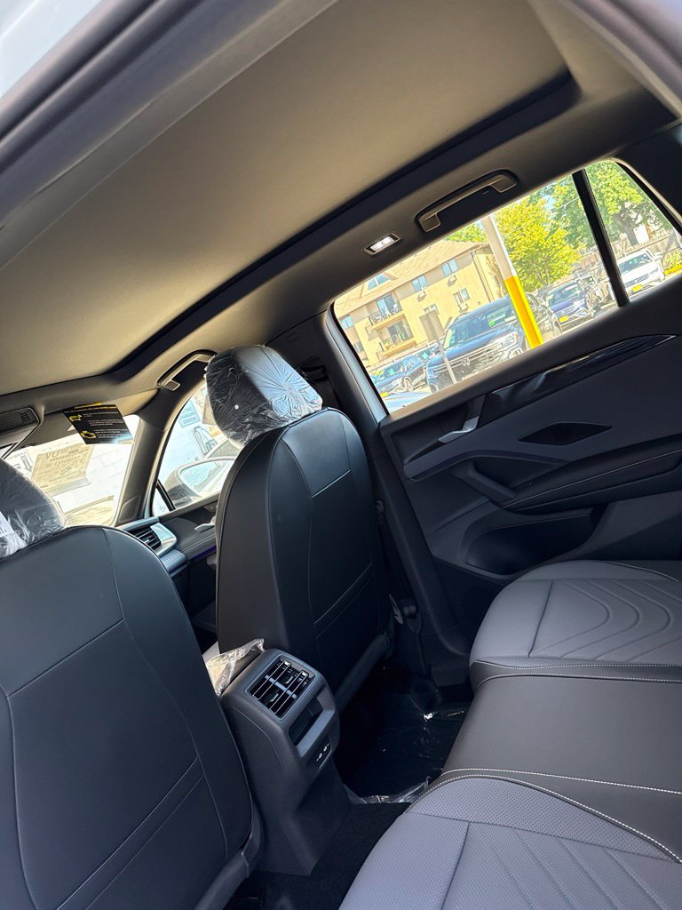 New 2026 Volkswagen Tiguan SE R-Line AWD/4WD image 19