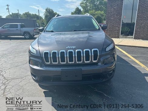 Used 2015 Jeep Cherokee Latitude w/ Cold Weather Group AWD/4WD image 2