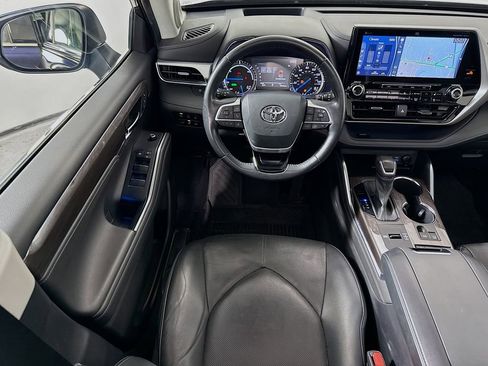 Certified 2022 Toyota Highlander Platinum image 22