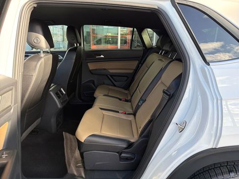 Certified 2022 Volkswagen Atlas Cross Sport SE image 14