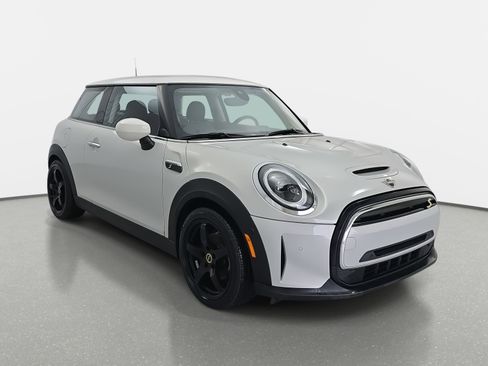 Used 2022 MINI Cooper SE w/ Driver Assistance Package image 3