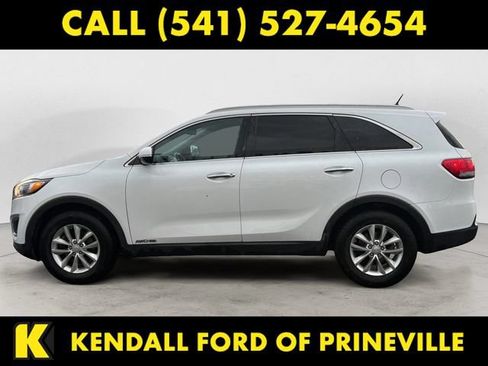 Used 2017 Kia Sorento AWD image 2