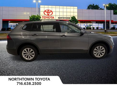 Used 2019 Volkswagen Tiguan SE w/ Panoramic Sunroof Package image 11