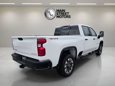 Used 2022 Chevrolet Silverado 2500 Custom w/ Custom Value Package image 5