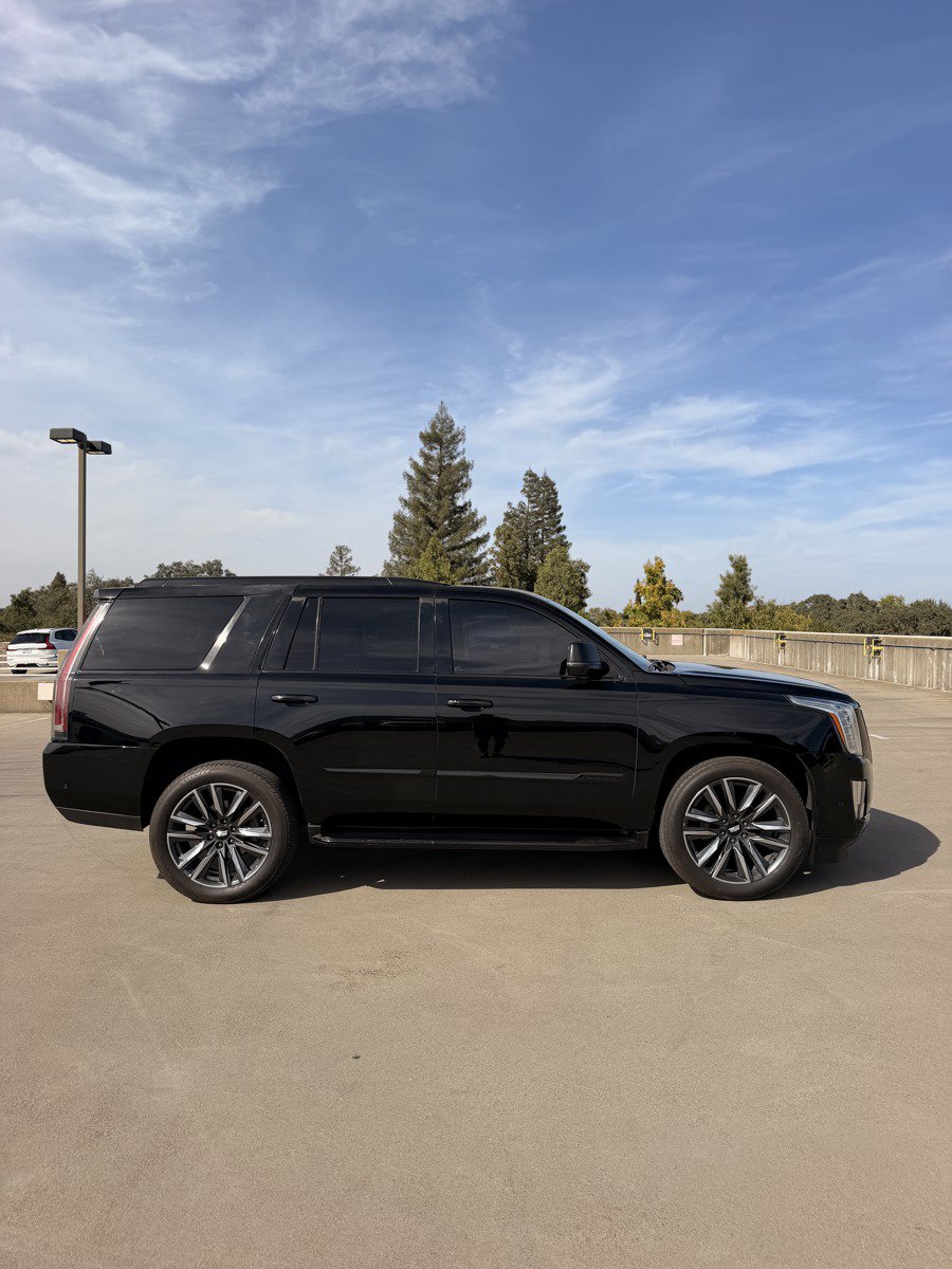 Used 2017 Cadillac Escalade Luxury AWD/4WD image 6