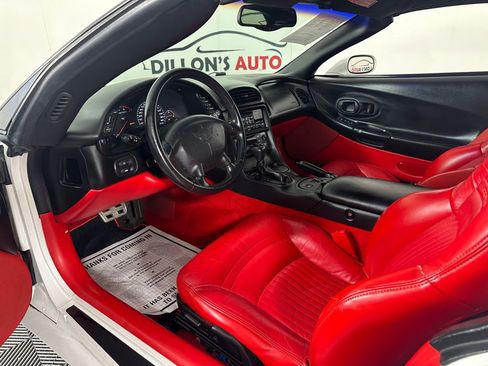 Used 2004 Chevrolet Corvette Coupe w/ Roof Package RWD image 15