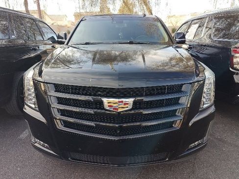 Used 2020 Cadillac Escalade Premium Luxury w/ Escalade Sport Edition image 3