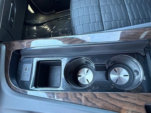 Used 2022 Cadillac Escalade Sport Platinum w/ LPO, ONYX Package AWD/4WD image 31